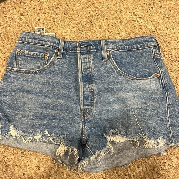 Levi shorts - Picture 3 of 3